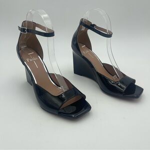 Linea Paolo- SZ 8.5M-Gabriel Sculpted Wedge Black patent Sandals Heels-MSRP $140